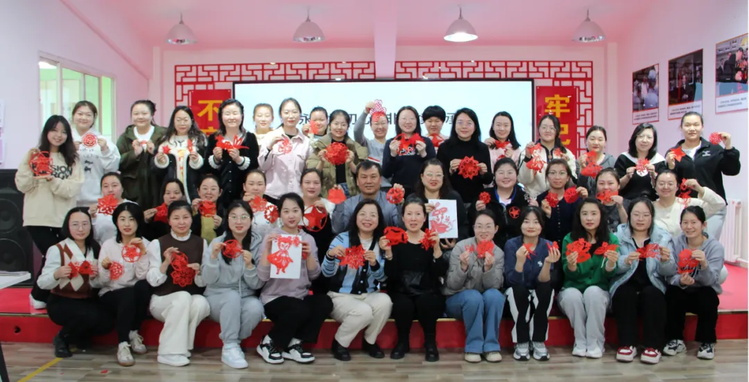 一剪一纸映初心 巾帼传承非遗情——宁夏对外建庆三八妇女节传承非遗文化剪纸活动